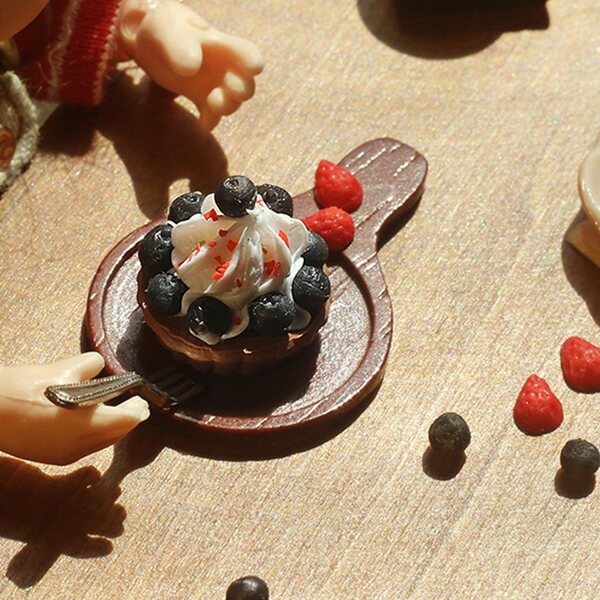 Ciasto Puppenhausminiatur 1:12 – dekoratives Dessert aus Harz
