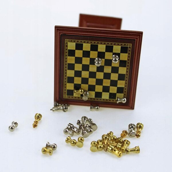 Magnetische schaakminiaturen 1:12 voor poppenhuis met tafel