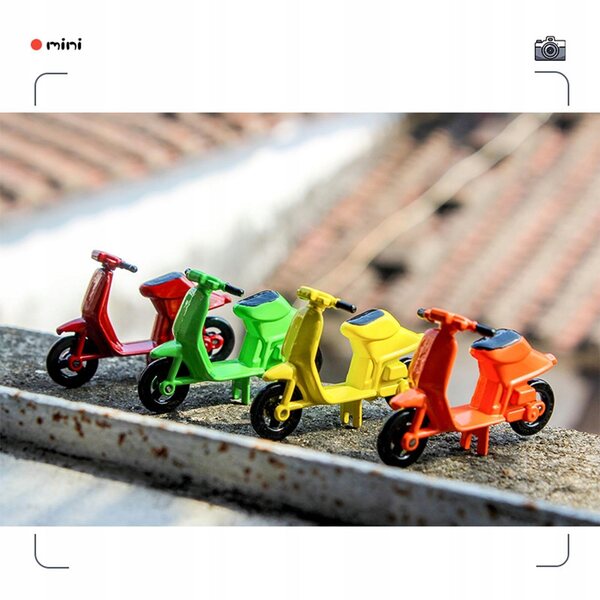 Miniatura motociclo in legno per casa delle bambole scala 1:12 - decorazione gialla
