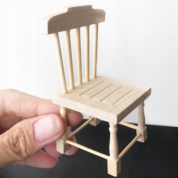 Cottage per bambole in legno 1:12 con scrivania e sedia miniatura realistica