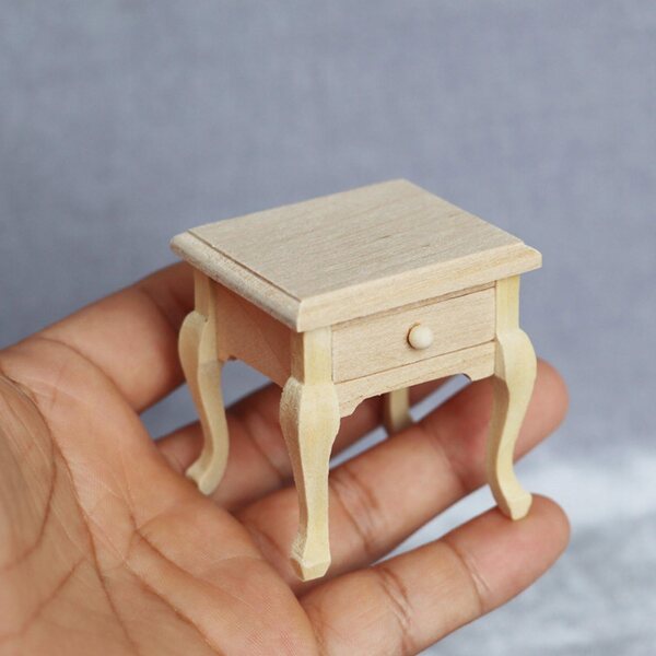 Mini tavolino notturno in legno per casa delle bambole scala 1:12