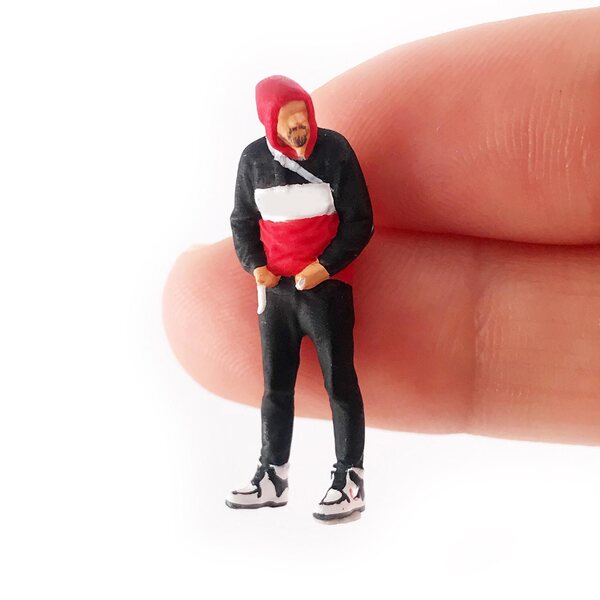 Figura 1:64 Uomo su Motociclo Micro Paesaggio Rossa e Nera in Resina