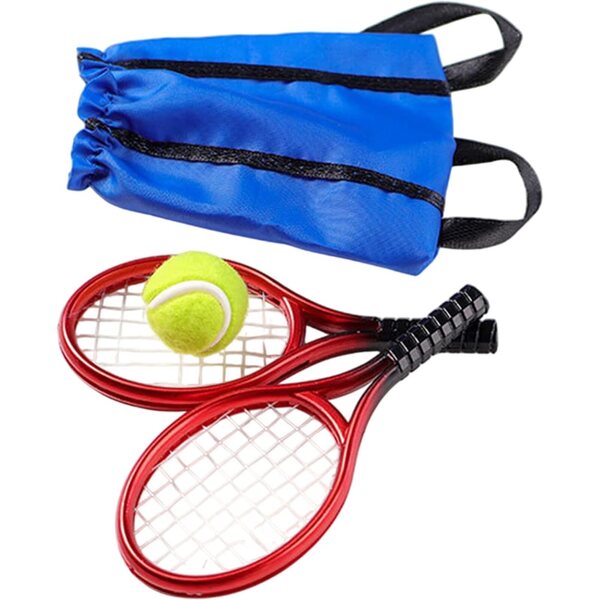 Mini-Puppe, Miniatur-Tennisschläger und Bälle, Sportdekoration