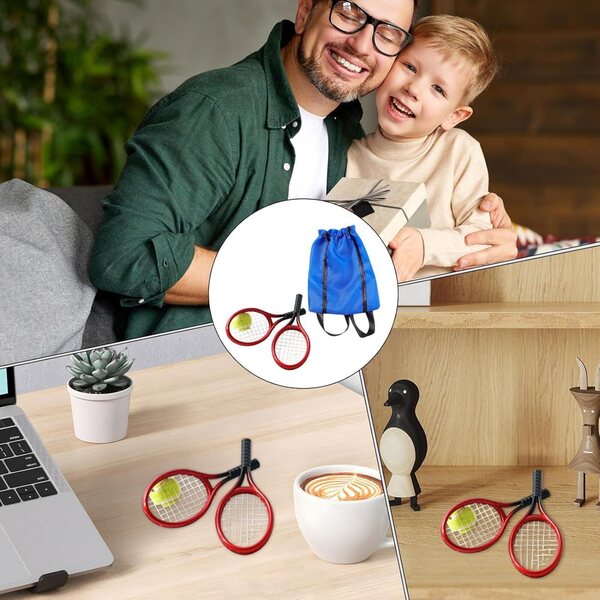 Mini-Puppe, Miniatur-Tennisschläger und Bälle, Sportdekoration