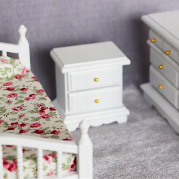 Miniaturistische Stolik Nocny in hout 1:12 voor poppenhuis met 2 lades