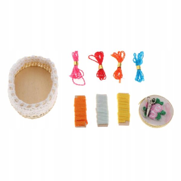 Mini Cestino da Ricamo in Legno 1/12 per Casa delle Bambole - Accessorio Decorativo