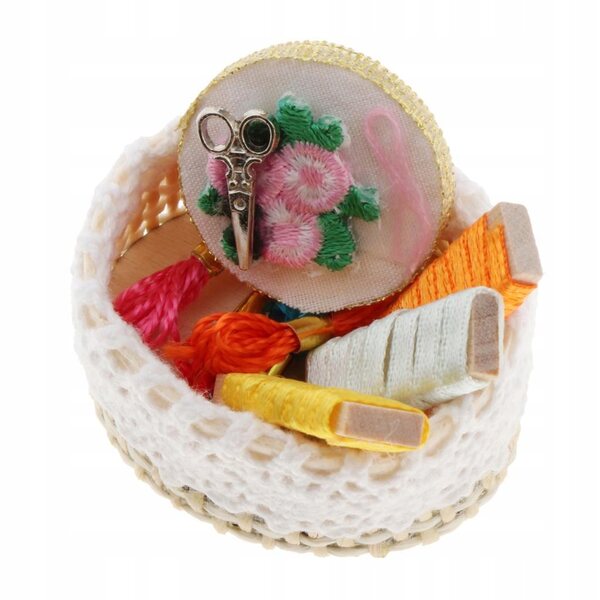 Mini Cestino da Ricamo in Legno 1/12 per Casa delle Bambole - Accessorio Decorativo