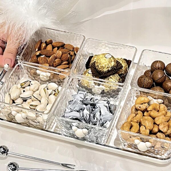 Holzbehälter zum Servieren von Snacks mit 6 Fächern und praktischem Deckel