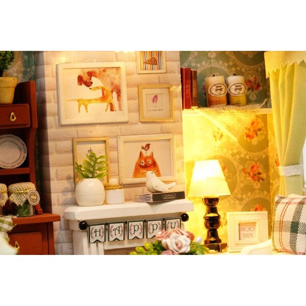 Casa in legno fai da te con mobili e decorazioni in miniatura