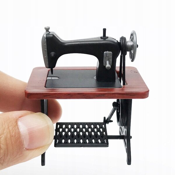 1:12 Puppenhaus Mini Nähmaschine aus rotem Kunststoff