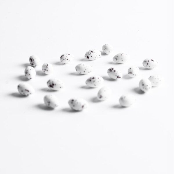 Lot de 20 Mini Oeufs Faux en Résine pour Décorations de Jardin Féérique – 8x13 mm