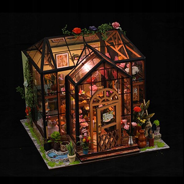 Ein hölzernes Puppenhaus zum Zusammenbauen, kreatives Geschenk für Erwachsene und Jugendliche