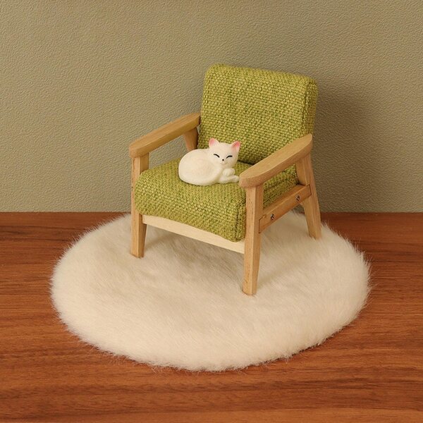 Mini Sofa con Gatto e Tappeto per Casa delle Bambole Scala 1:12 in Legno e Resina