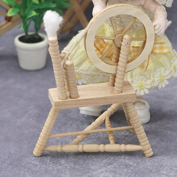 Miniatura Ruota in Legno Non Verniciata per Casa delle Bambole Scala 1:12