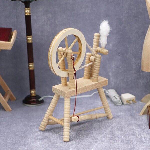 Miniatura Ruota in Legno Non Verniciata per Casa delle Bambole Scala 1:12