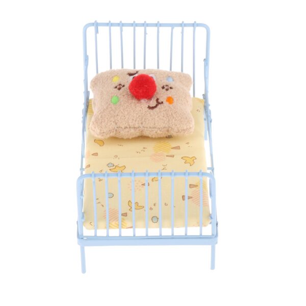 Letto Miniatura 1:12 in Metallo Giallo per Casa delle Bambole - Dettagli Realistici