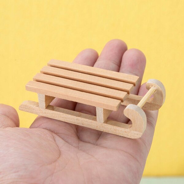 Decorazione natalizia per casa delle bambole con mini slitta in legno 1:12