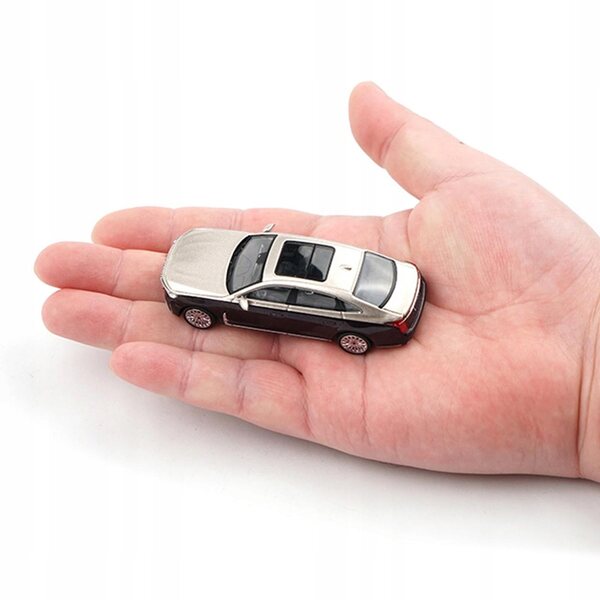 Modello auto in scala 1:64 con micro paesaggio, decorazione miniatura per scrivania