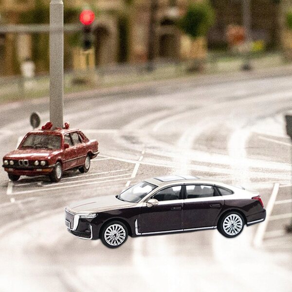 Modello auto in scala 1:64 con micro paesaggio, decorazione miniatura per scrivania