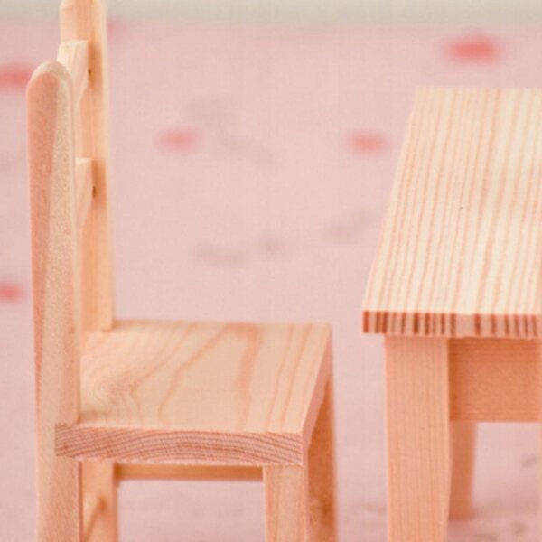 Ensemble miniature de table en bois et 4 chaises pour maison de poupées 1:12