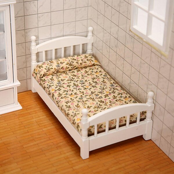 Lit simple miniature en bois beige échelle 1:12 pour maison de poupées