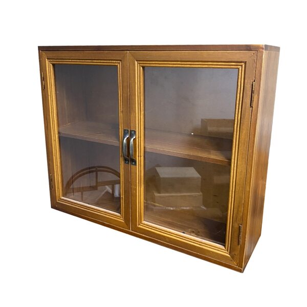 Holzschrank im Retro-Stil für Kosmetika und Dekorationsartikel