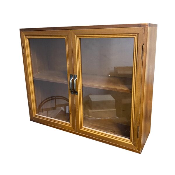Holzschrank im Retro-Stil für Kosmetika und Dekorationsartikel