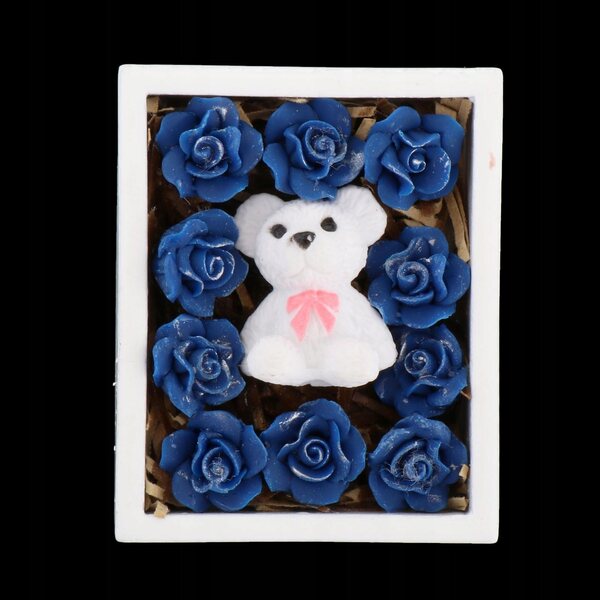 Miniatur-Geschenkbox 1:12 aus Kunstharz mit blauer Rose für Puppenhäuser