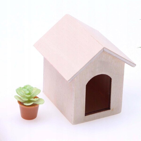Ein Miniaturhaus aus Holz im Maßstab 1:12 für einen Hund und eine weiße Katze