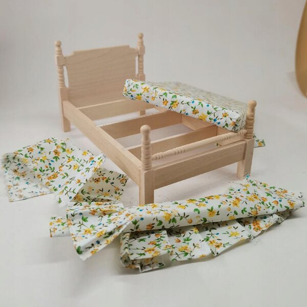 Letto in Miniatura in Legno 1:12 per Casa delle Bambole - Arredo Vintage