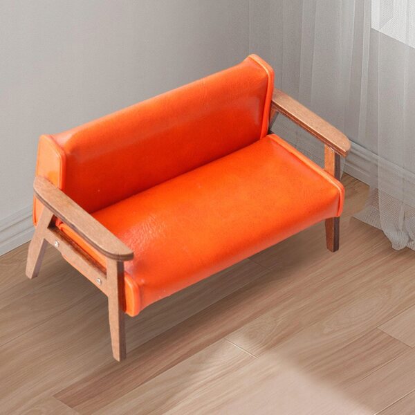 Miniature orange træsofa til dukkehus 1:12 skala