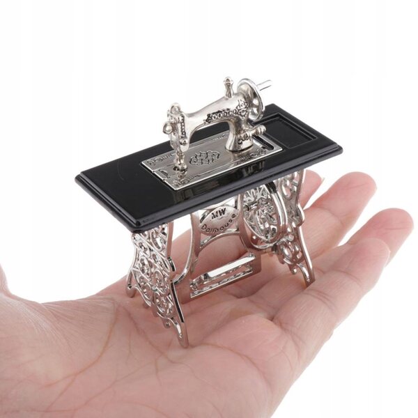 Mini modello macchina da cucire vintage in metallo per casa delle bambole 1:12