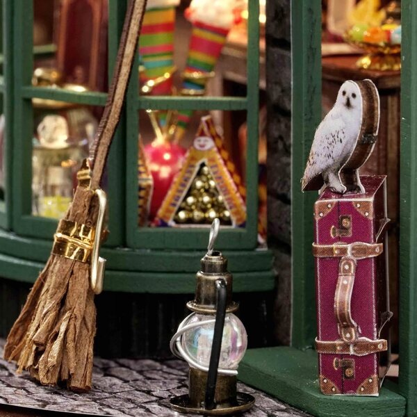 Dollhouse DIY miniatura in legno con luce LED e kit completo per creativi