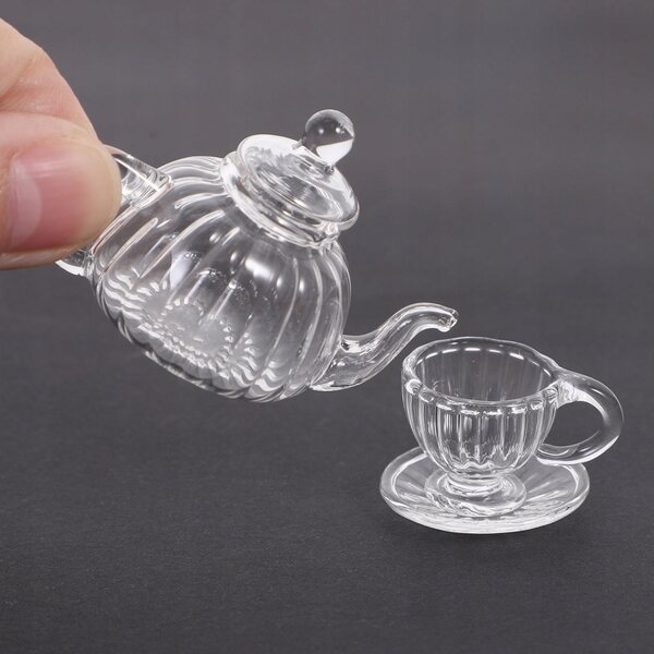 Ensemble miniature de verres et pichet en verre pour décorations et photographie