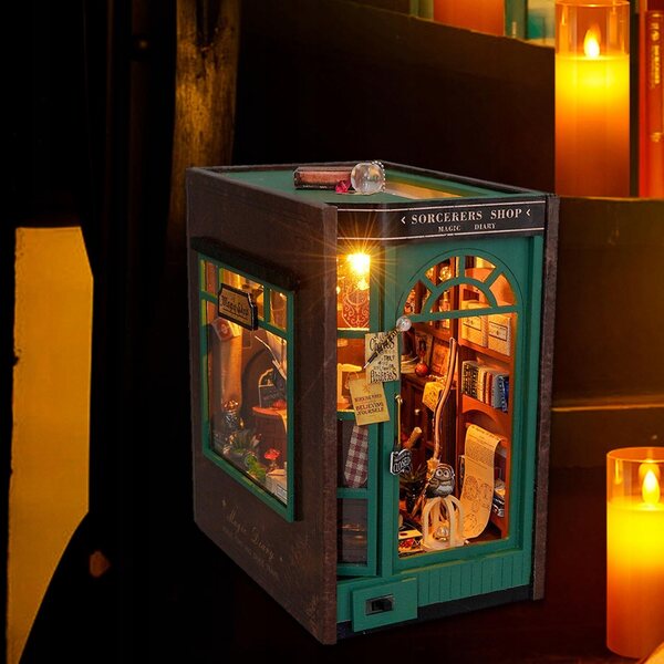 Set Miniature Casa delle Bambole con Luci e Fermalibri Decorativi in Legno DIY