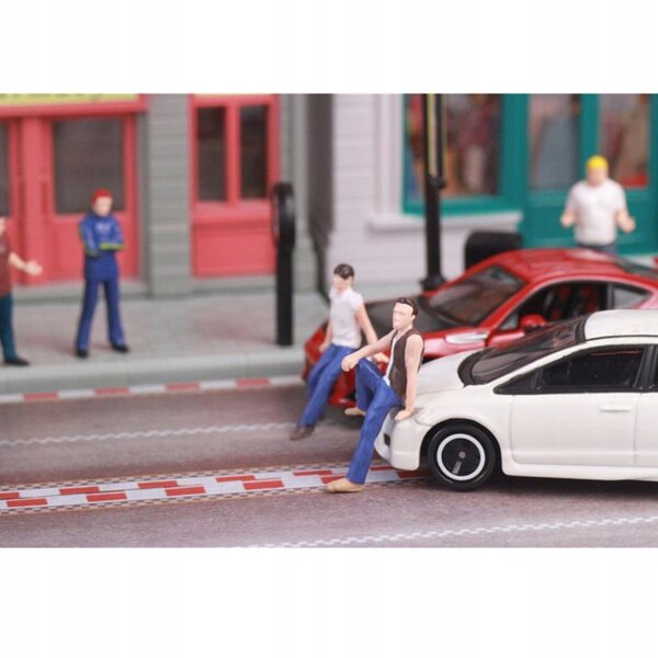 Комплект от 6 ръчно рисувани фигури 1:64 за диорама със сцена на зелен път
