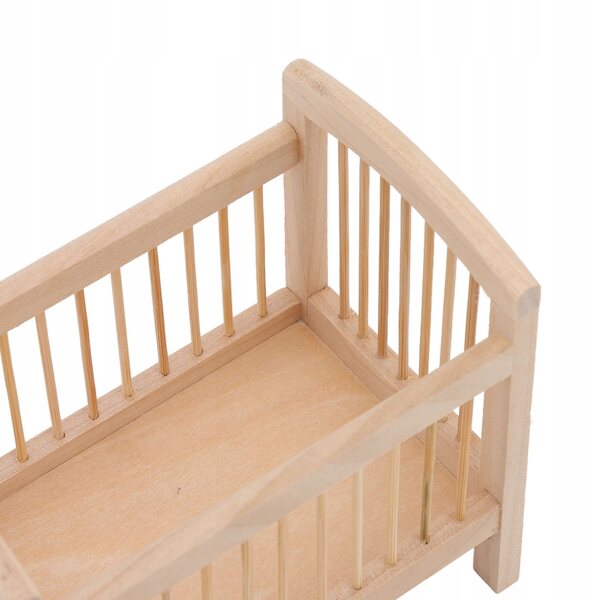 Lit bébé miniature en bois à l'échelle 1:12, réaliste et sans imperfections