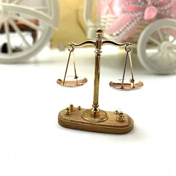 Miniatura Bilancia Vintage 1:12 in Metallo per Casa delle Bambole con 6 Pesi