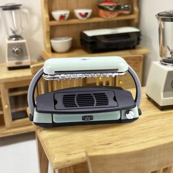 Miniatur-Grill 1:12 für Puppenhaus – blaues Holzzubehör