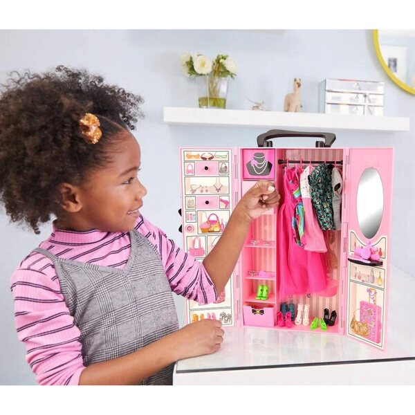 Ein Puppenschrank mit Kleiderschrank und Accessoires + eine KOSTENLOSE 30-cm-Puppe