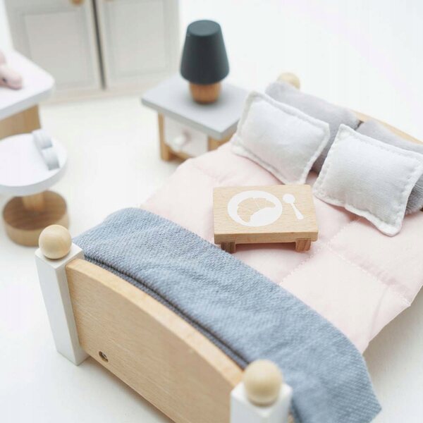 Set mit 19 Holzmöbeln für das Puppenschlafzimmer von Le Toy Van Daisylane