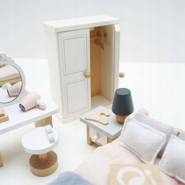 Set mit 19 Holzmöbeln für das Puppenschlafzimmer von Le Toy Van Daisylane