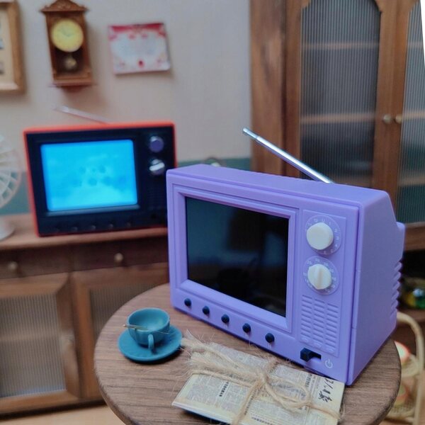 Mini televisor vintage 1:12 per casa delle bambole con schermo LED e funzioni video