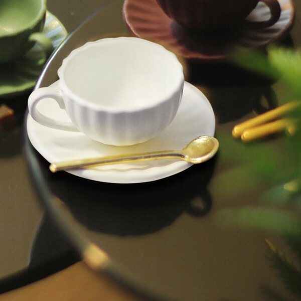 1:6 Miniatur-Kaffeetasse mit Untertasse und Löffel für Puppenhäuser