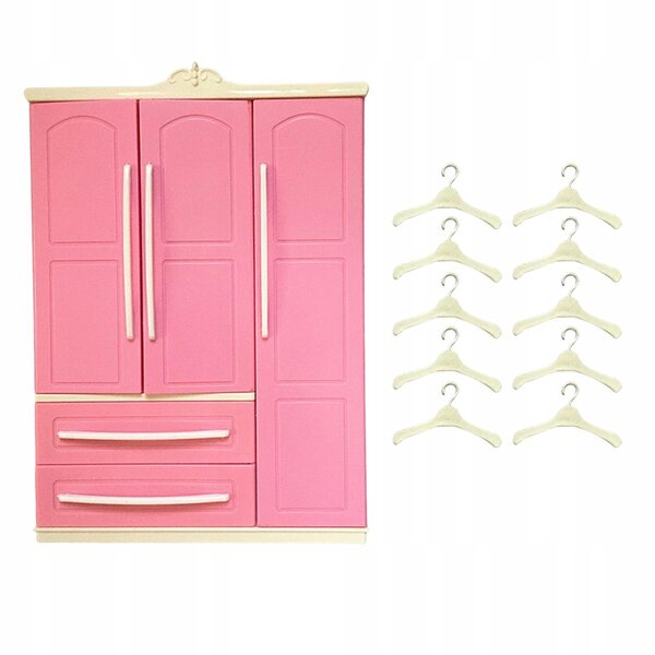 Eine entzückende Puppengarderobe mit Organizer und Kleiderbügeln, perfekt als Geburtstagsgeschenk