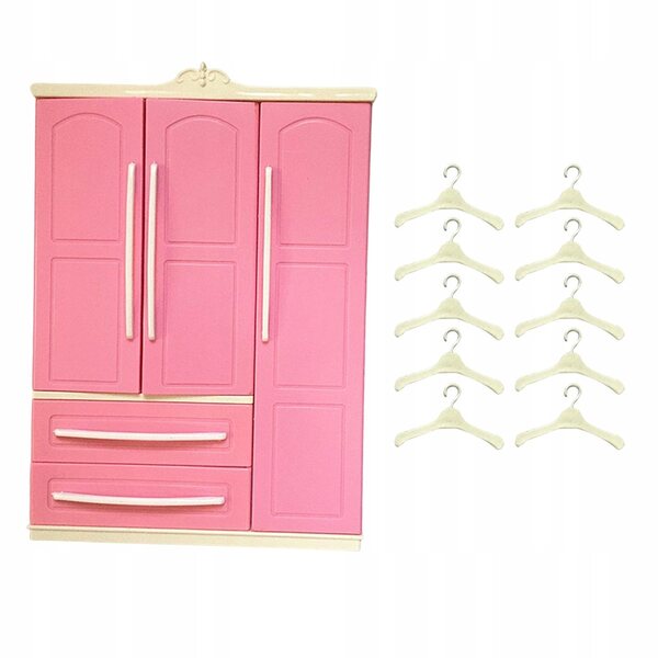 Eine entzückende Puppengarderobe mit Organizer und Kleiderbügeln, perfekt als Geburtstagsgeschenk