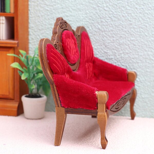 Sofa in legno rossa vintage per casa delle bambole scala 1/12