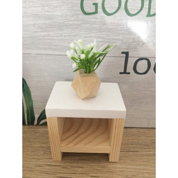 Holzmöbel für Puppen: sicherer und farbenfroher handgefertigter Nachttisch 6x6 cm