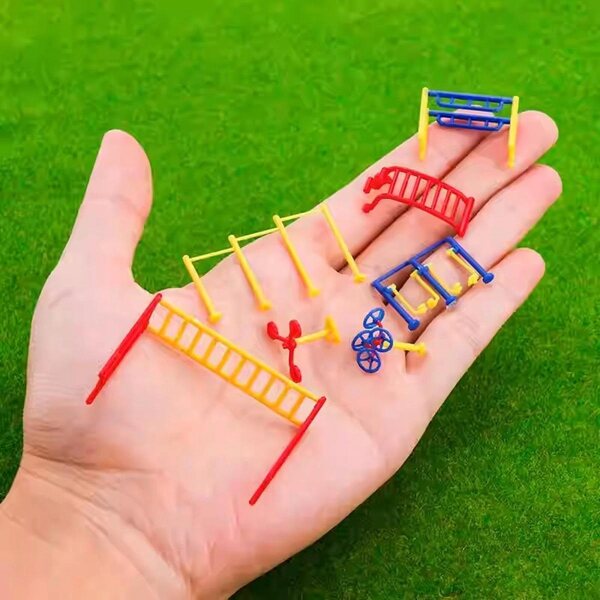 Miniatuurmodellen van outdoor fitnessapparatuur in schaal 1:75 voor diorama's en microlandschappen