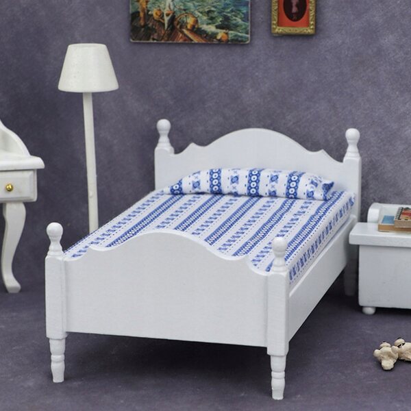 Mini letto elegante bianco in legno per casa delle bambole, realistico e resistente